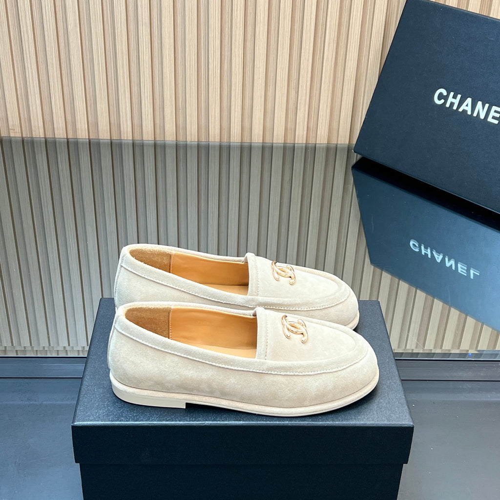 CHANEL 25S TEDDY LOAFER 15MM IN LIGHT BEIGE SUEDE GOLD HARDWRE