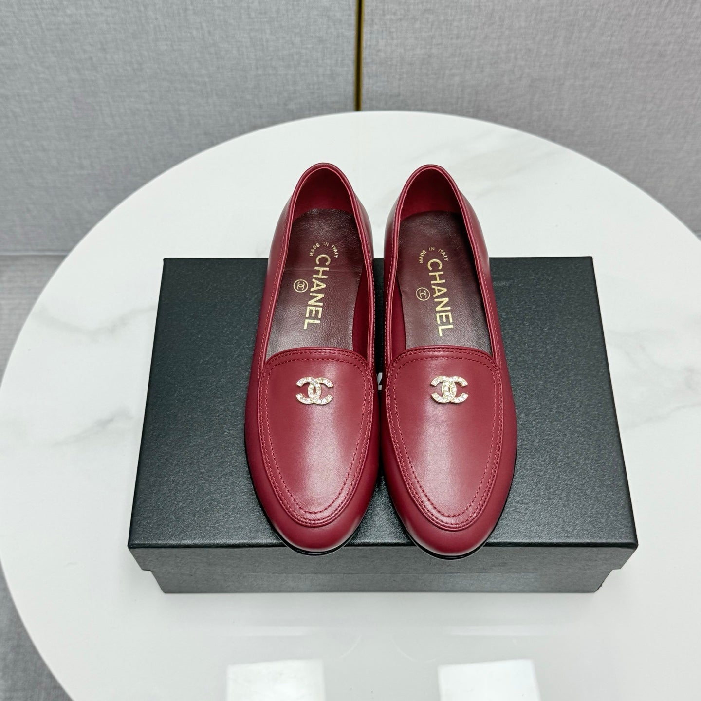 CHANEL LOAFERS 25S IN DARK RED CALFSKIN GOLD HARDWARE WITH STONES